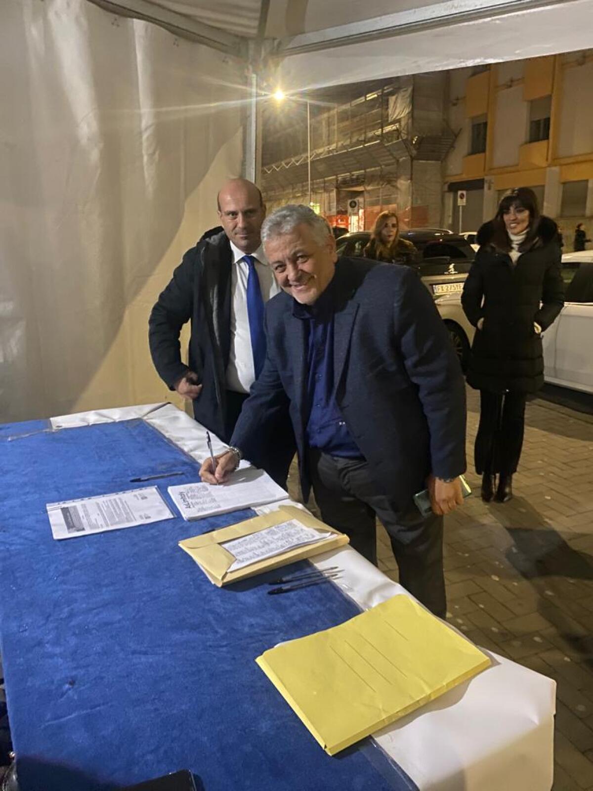 Raccolta firme  a sostegno della pace fiscale e contro le cartelle “pazze” esattoriali. - 