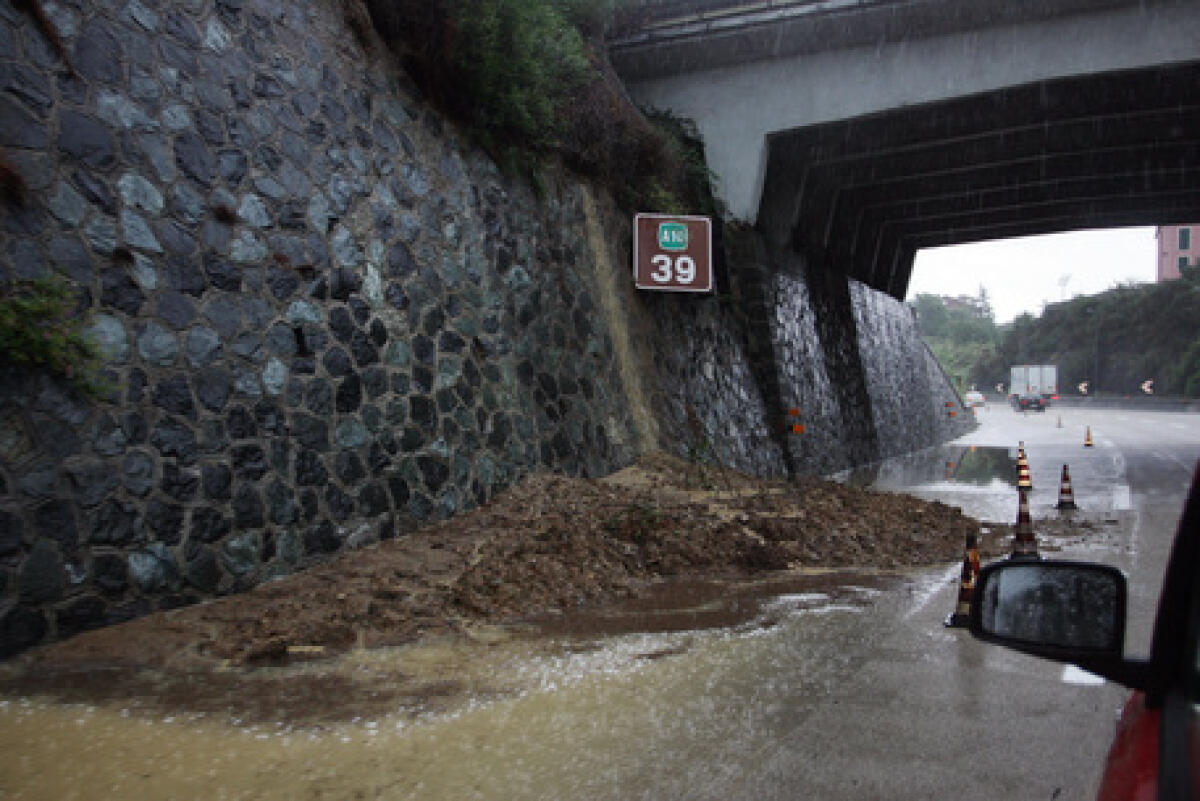 Maltempo. Bloccata superstrada Avellino-Salerno - 