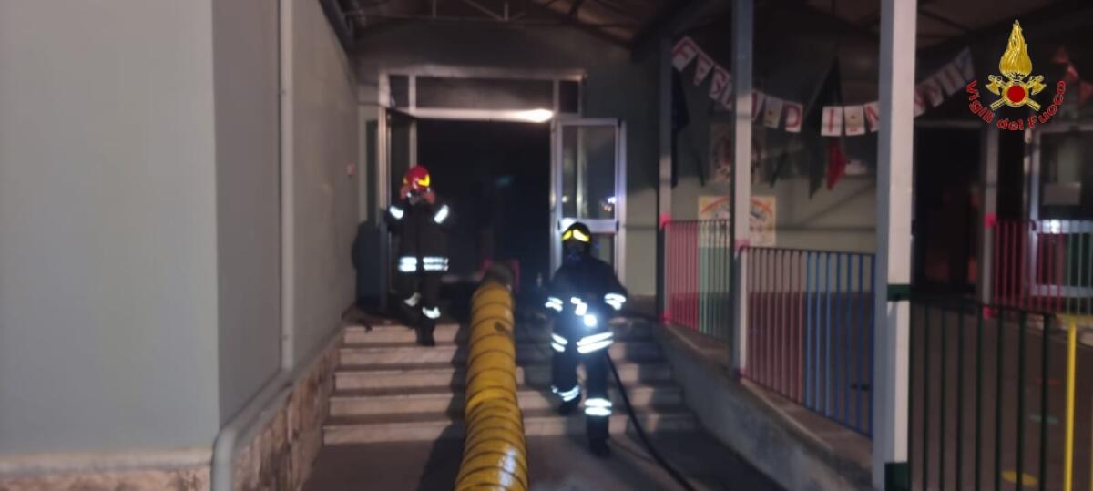 Fiamme nella scuola primaria di Sperone. - 
