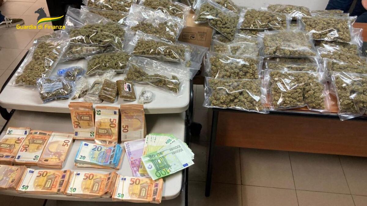 Sequestrata sostanza stupefacente che avrebbe fruttato, allo spaccio, circa 5 milioni di euro - 