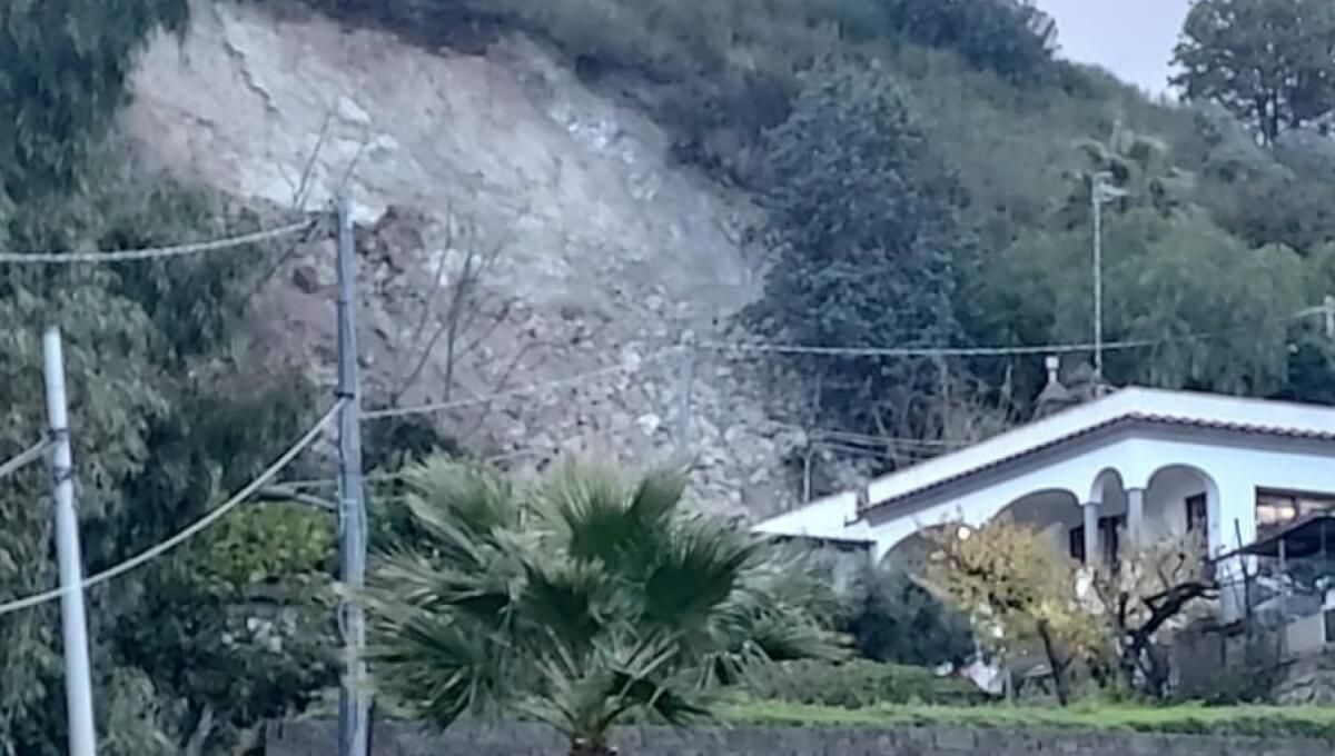 Frana a Ischia, dispersa una famiglia - 