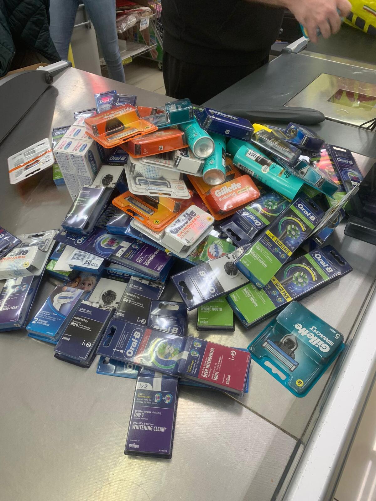 Furto in un supermercato, in manette due donne - 