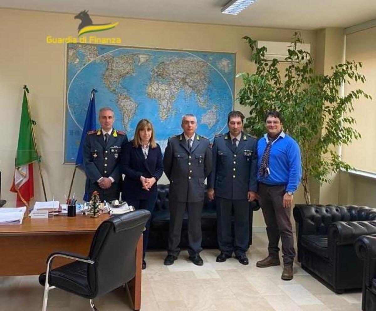  Il Comando Provinciale di Avellino promuove nelle scuole secondarie il concorso pubblico per AA.FF.. - 