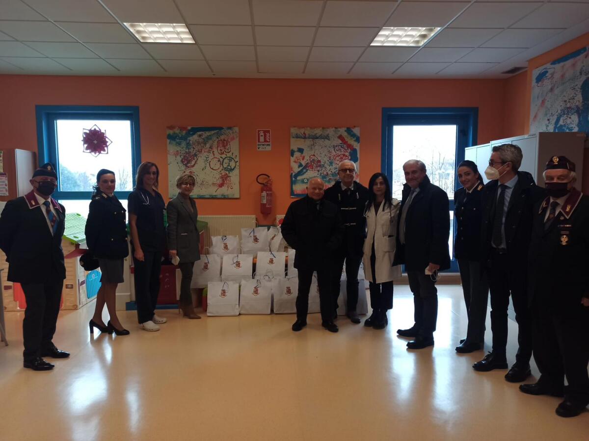 <strong>La Polizia di Stato in visita al Reparto di Pediatria del Moscati</strong> - 
