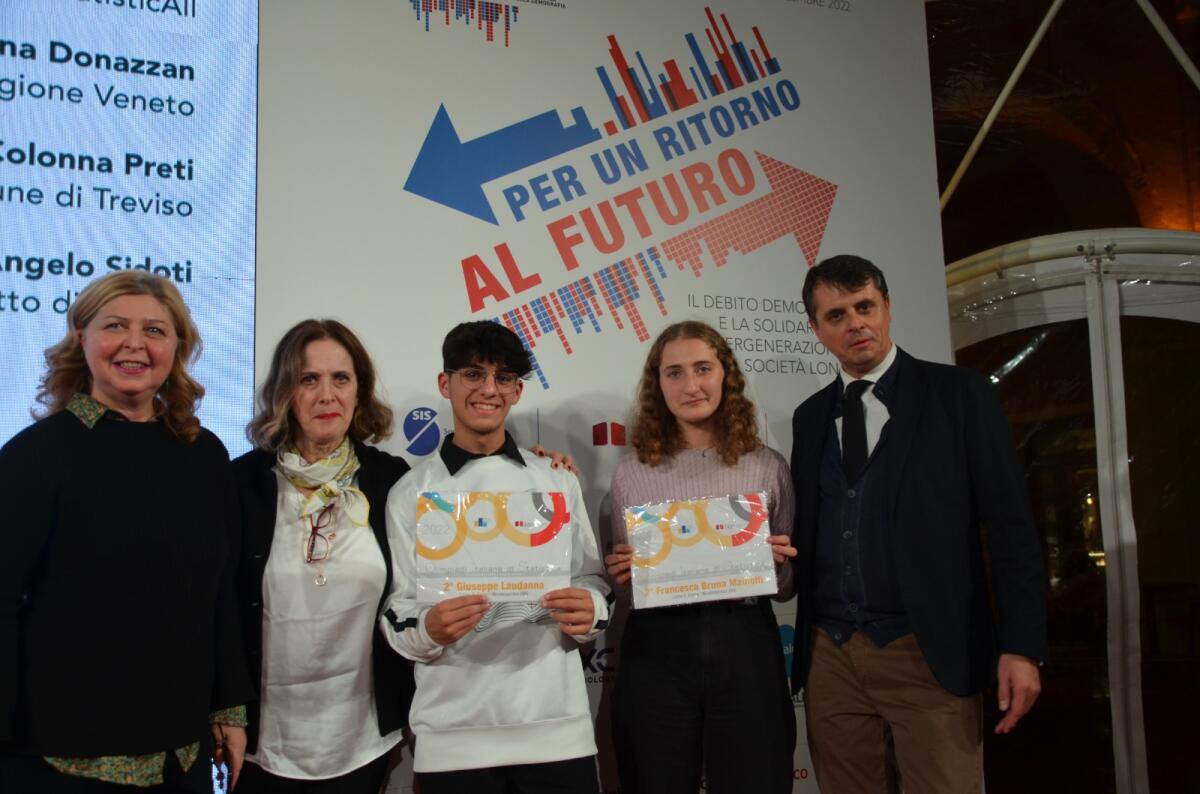 Olimpiadi di Statistica: tra i 12 vincitori due allievi del Liceo Fermi di Montesarchio. - 