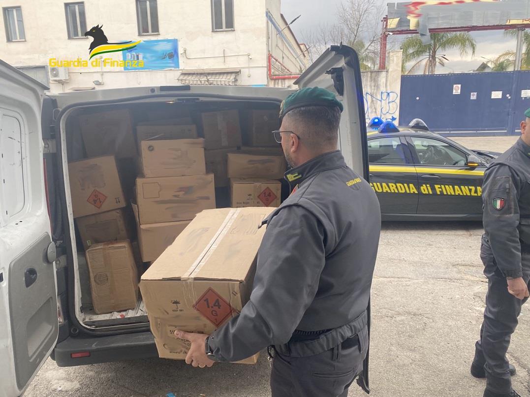 Sequestrate 10 tonnellate di fuochi artificiali