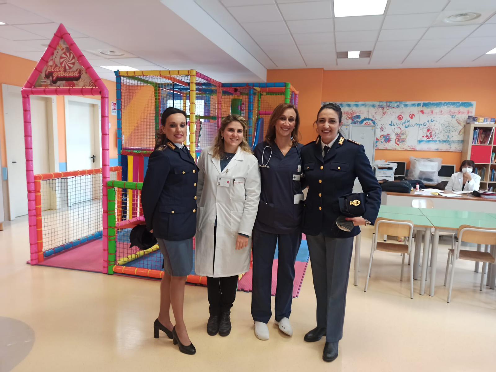 <strong>La Polizia di Stato in visita al Reparto di Pediatria del Moscati</strong>