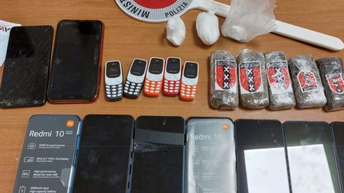 La droga viaggia sulla Napoli-Canosa, in manette anche un minore - 