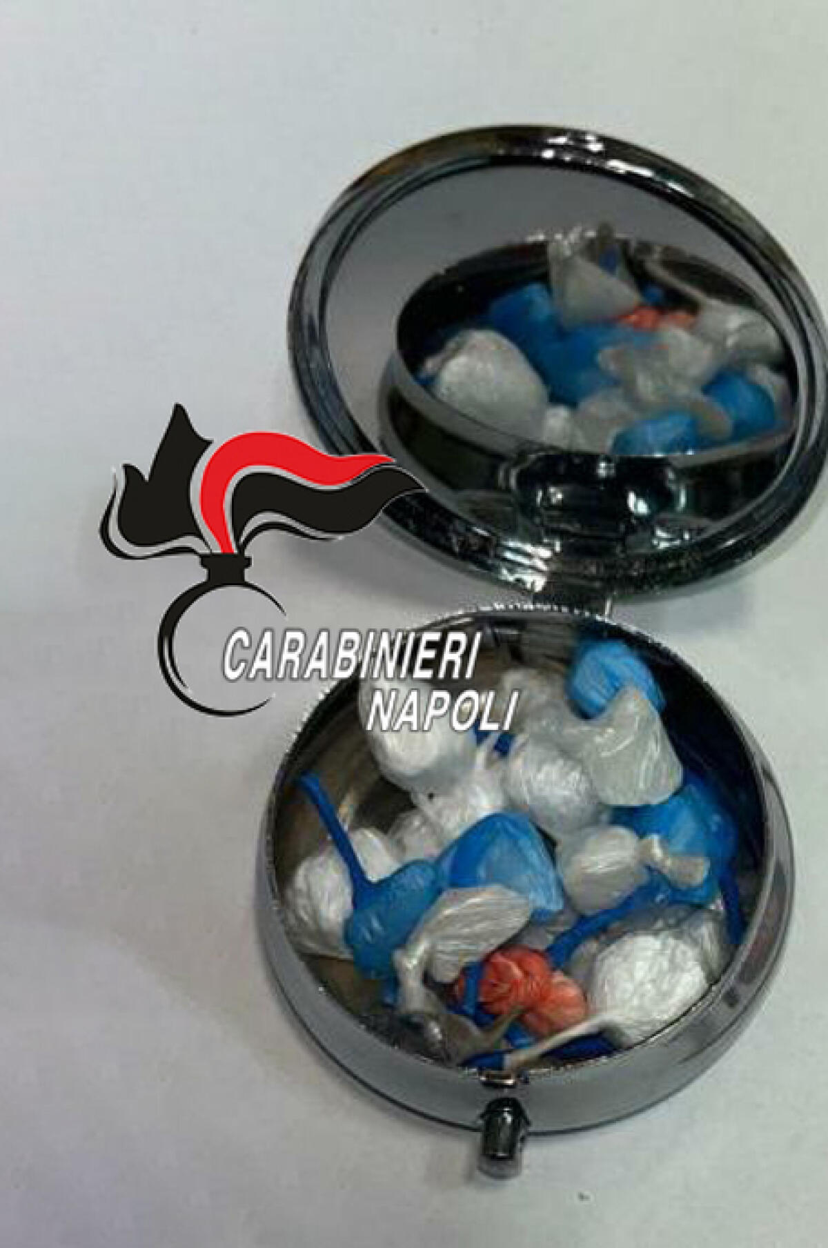 Droga nel portacipria, in manette due 20enni - 