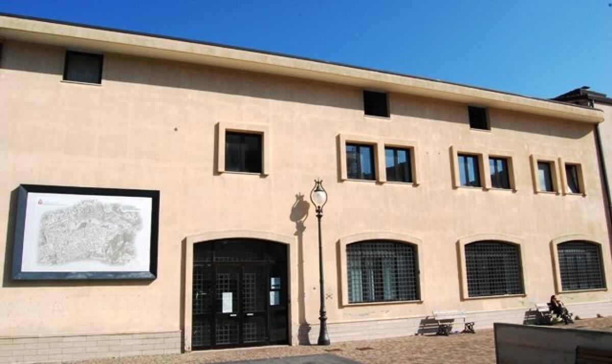 Si faccia chiarezza sull'archivio del Centro Guido Dorso. - 