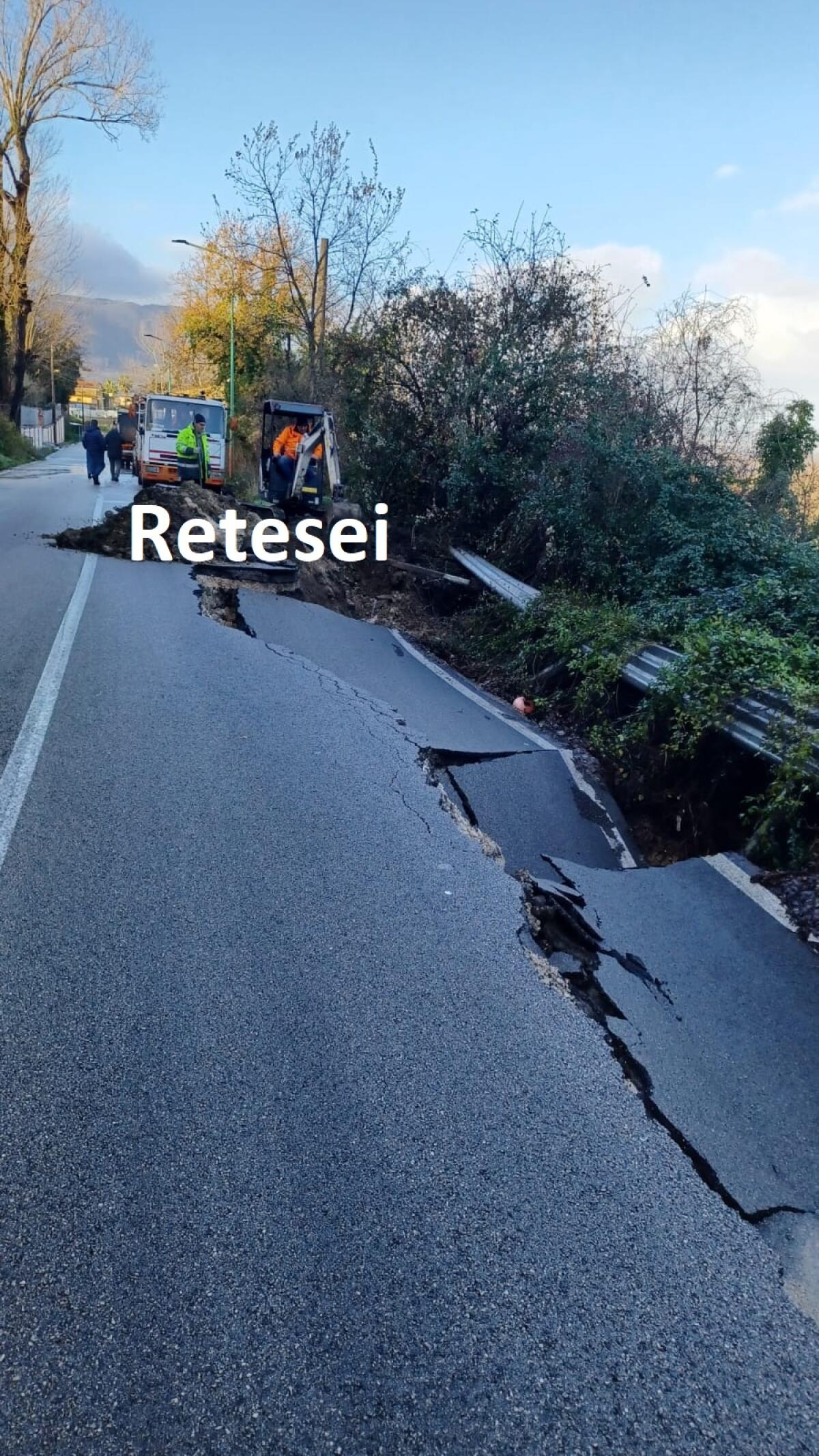 Roccabascerana. Frana sulla Sp 2 - 
