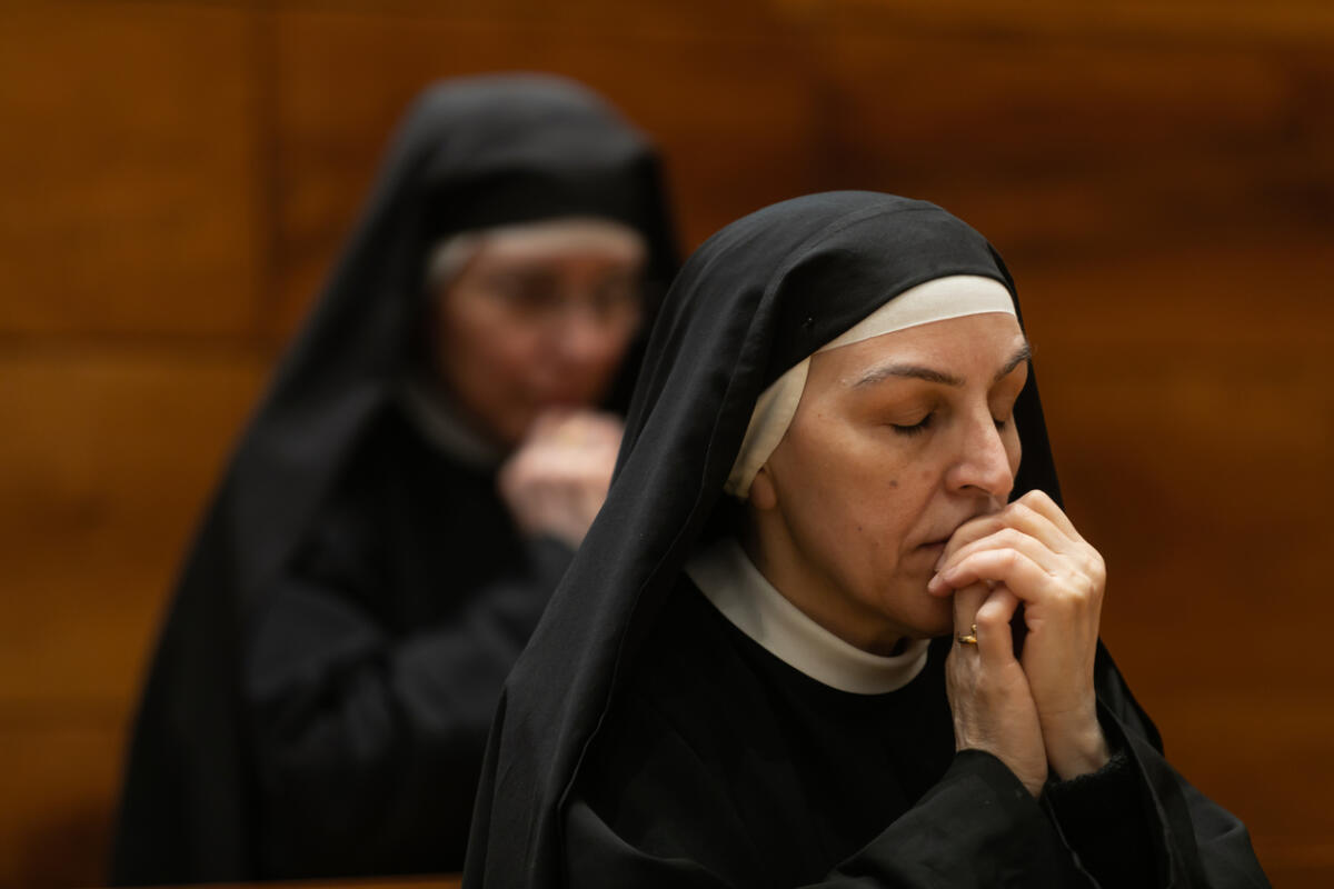 Benedetto XVI: Santa Messa e preghiera delle monache di Santa Rita da Cascia  per i suoi funerali - 