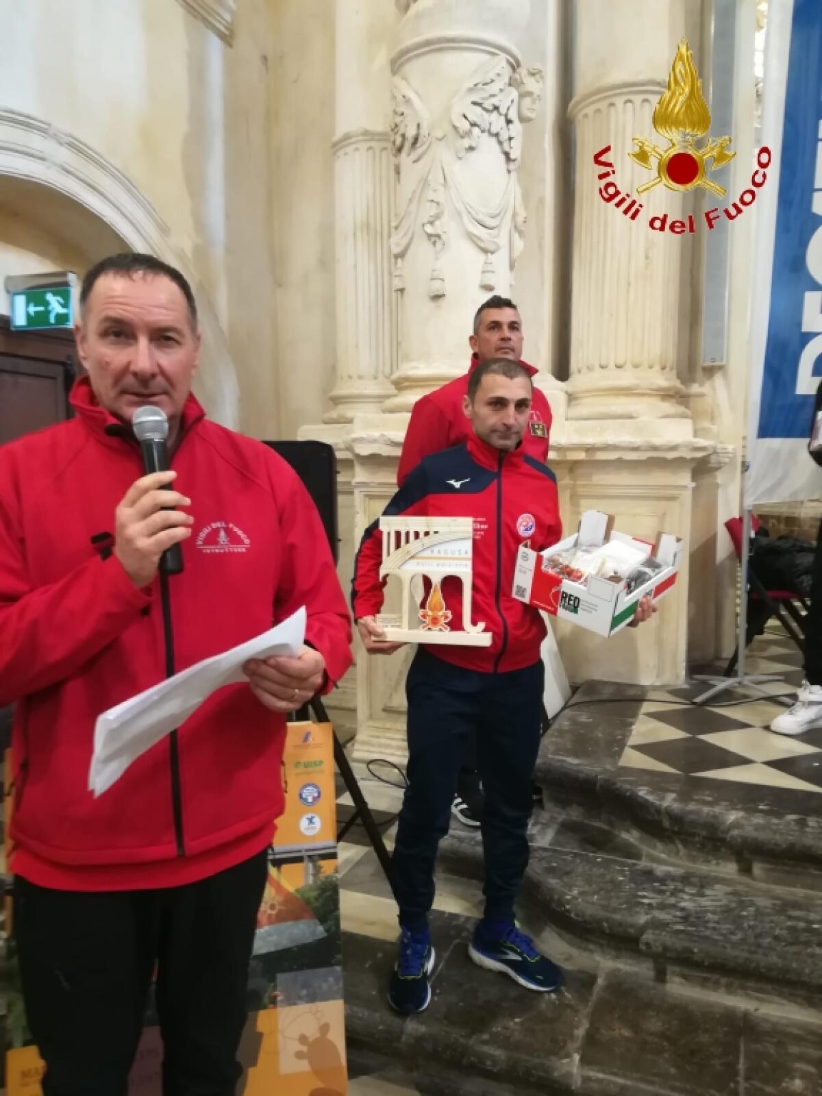 Gruppo sportivo Vigili del fuoco di Avellino alla mezza maratona di Ragusa - 