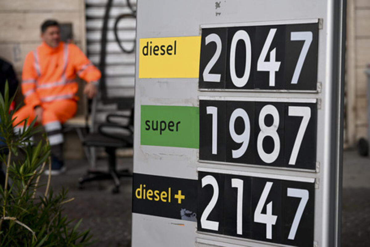 Azione di controllo delle Fiamme Gialle sui prezzi del carburante - 