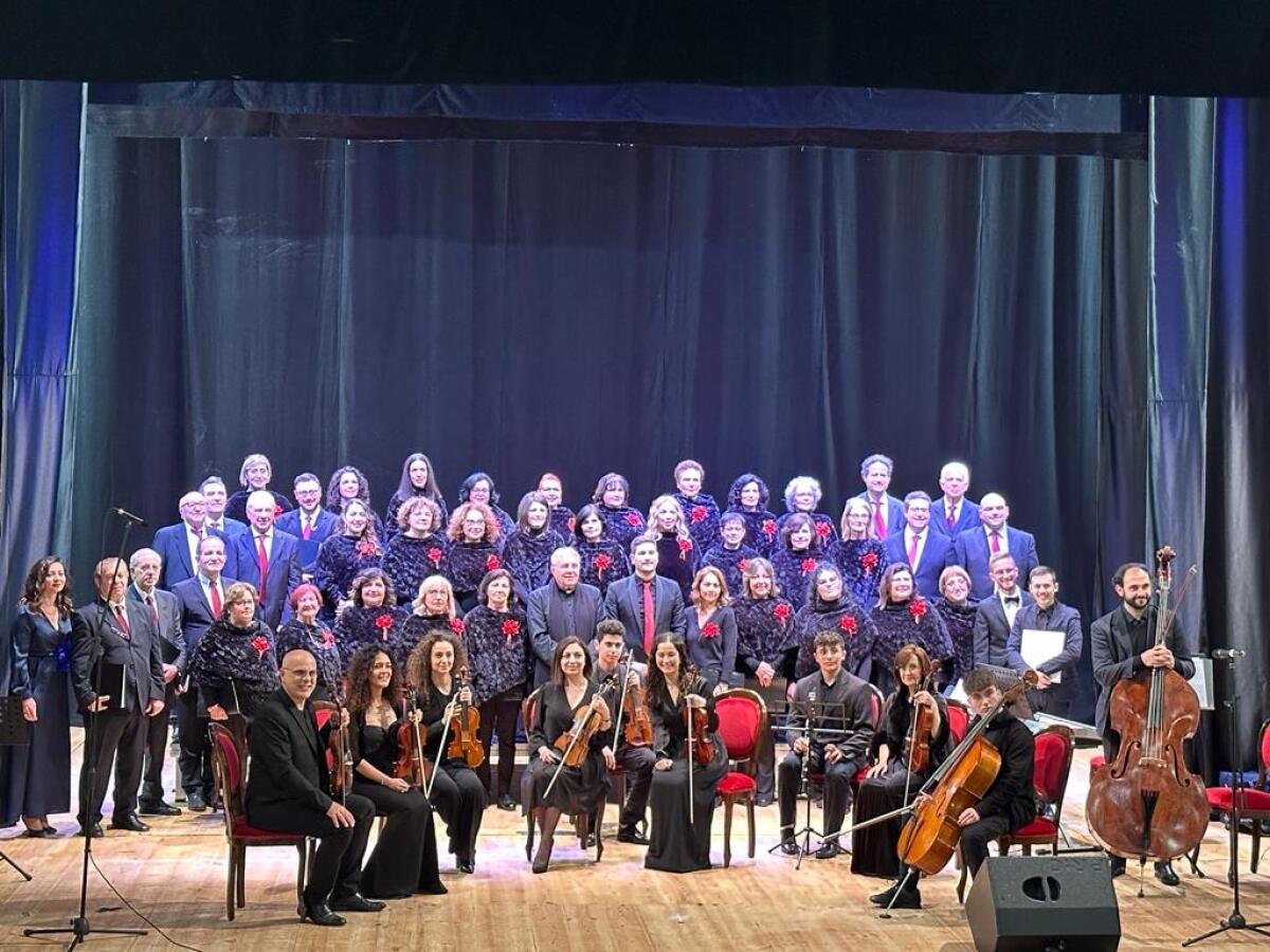 Il concerto del coro polifonico “Madonna della Libera” di Melizzano al Teatro V.Emanuele di Benevento - 