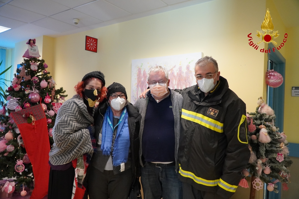 Befana dei Vigili del Fuoco ai bambini ricoverati al Moscati