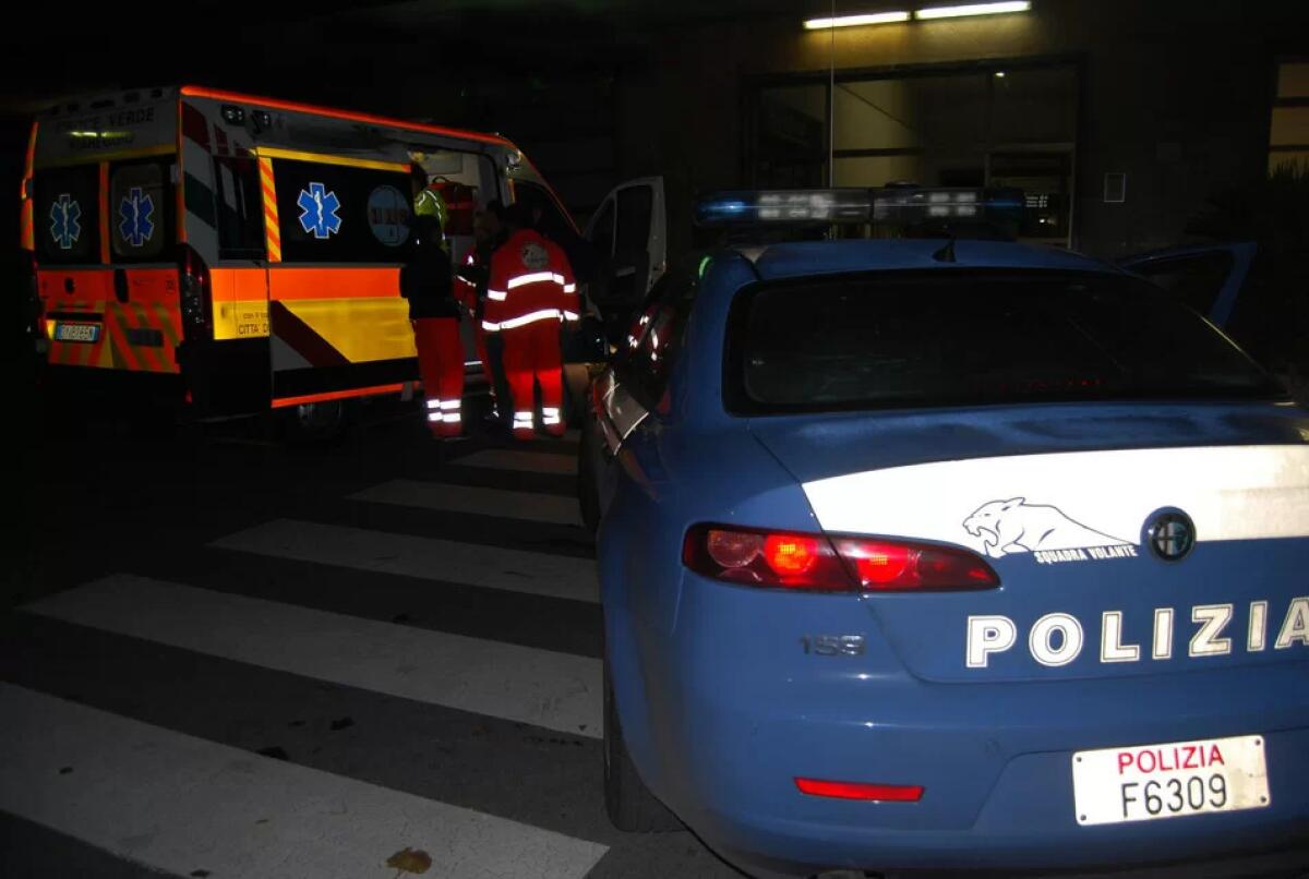 Accoltella agente e collega spara, uomo muore in ospedale - 
