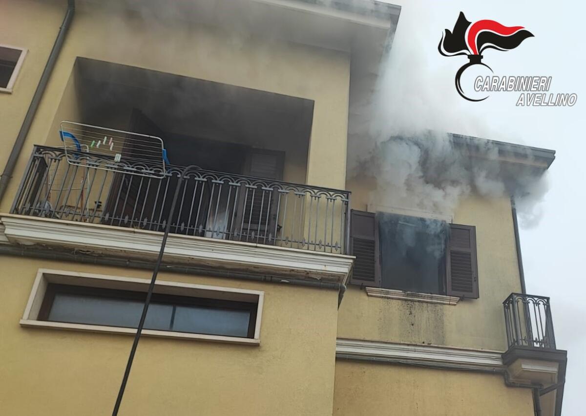 Incendio abitazione, Carabinieri portano in salvo una 78enne con problemi di deambulazione - 
