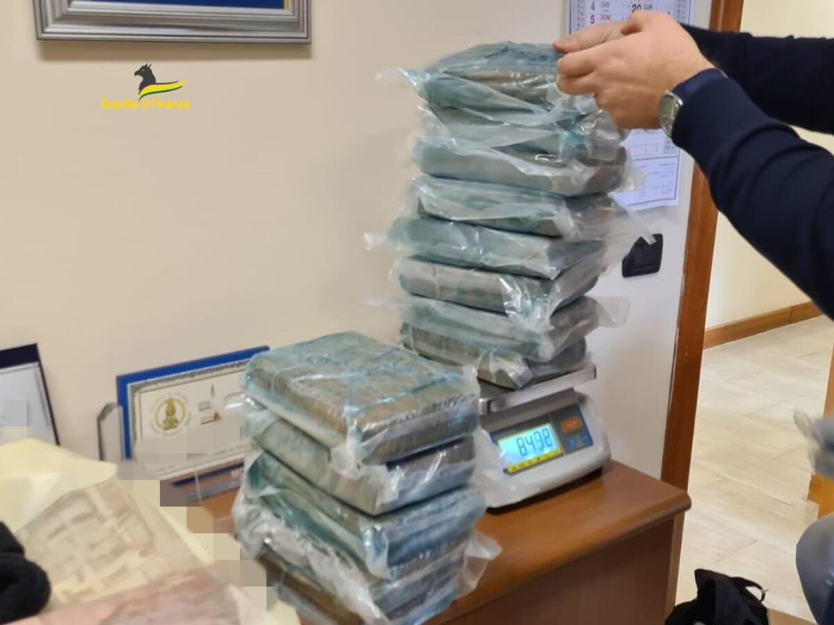 Sequestrati 60 kg di cocaina, due arresti - 