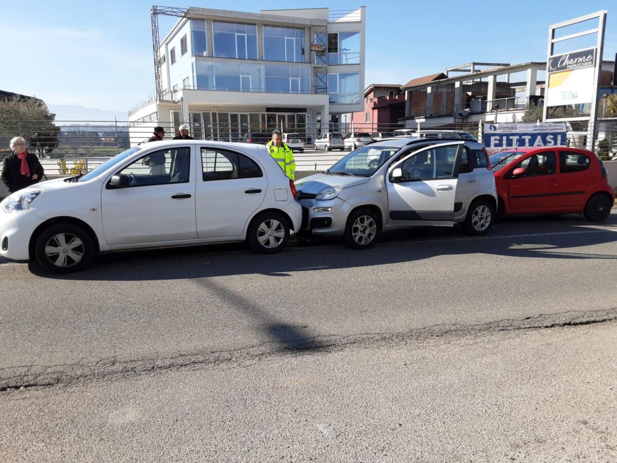Tamponamento a catena, ritirata una patente per mancato rispetto della distanza di sicurezza - 