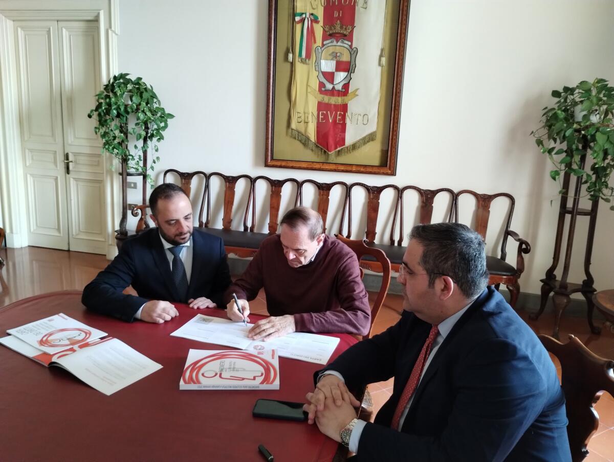 Il sindaco Mastella ha sottoscritto la Carta dei diritti delle persone con sclerosi multipla. - 