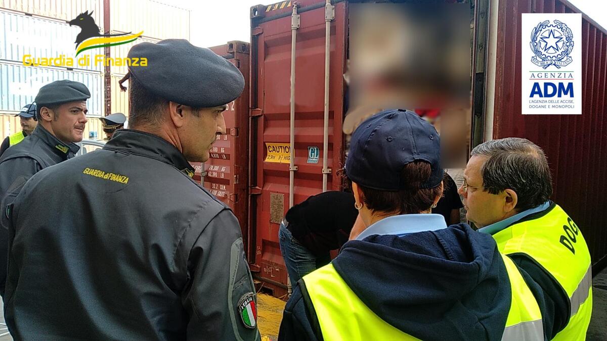 Sequestrati 4 milioni di pezzi tra mascherine e prodotti elettronici - 