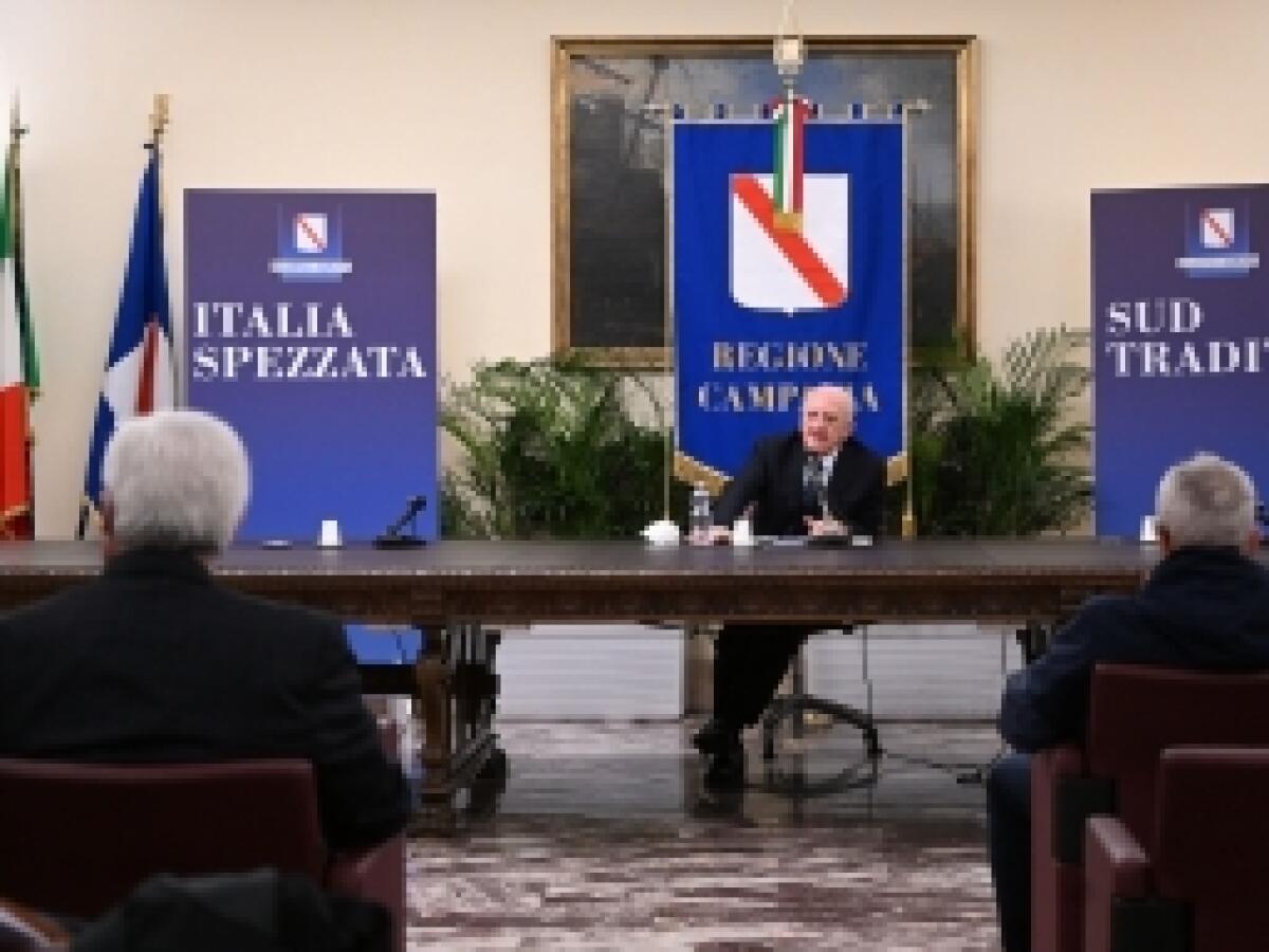 De Luca, ipotesi di autonomia è inaccettabile - 