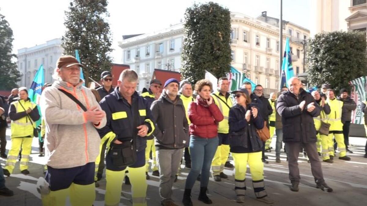 Sindacati e lavoratori di Irpiniambiente: no all'ingresso dei privati - 