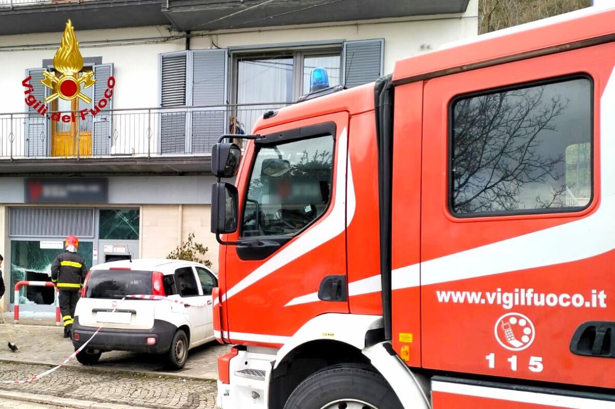 Furto con esplosivo sportello Atm della Popolare di Bari - 