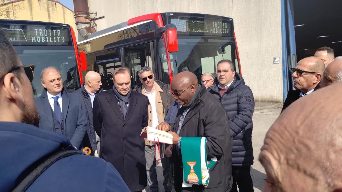 <strong>Cinque nuovi bus ecologici: oggi taglio del nastro e benedizione</strong> - 