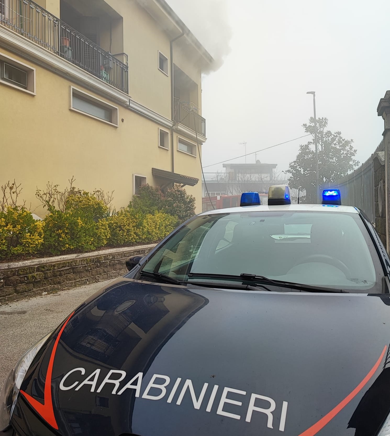 Incendio abitazione, Carabinieri portano in salvo una 78enne con problemi di deambulazione