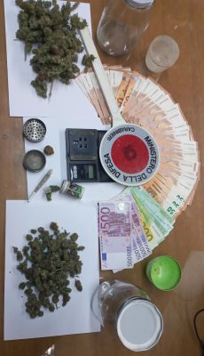 Nascondeva droga in un pneumatico, in manette un 32enne