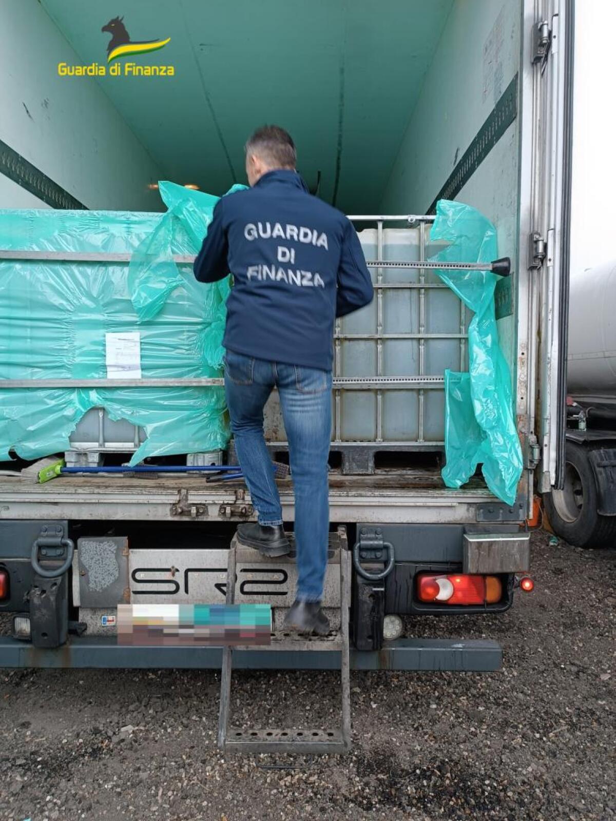 Sequestrati dalla Guardia di Finanza circa 62.000 litri di Gasolio. - 