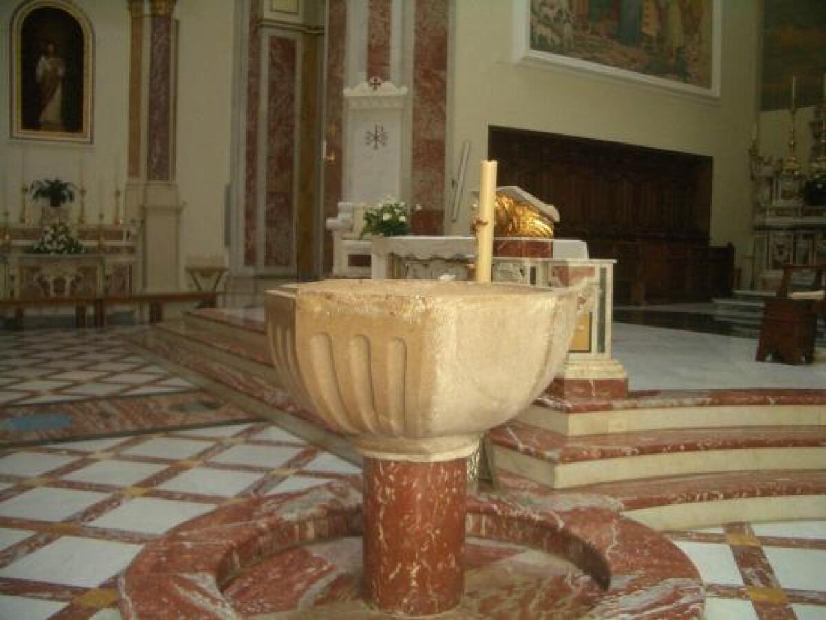 Vescovo del Casertano, niente padrini e madrine a battesimi - 