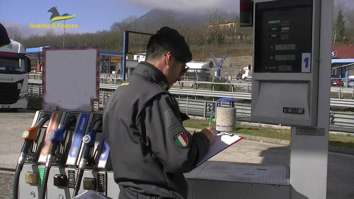 In Irpinia multati 29 distributori di carburanti - 