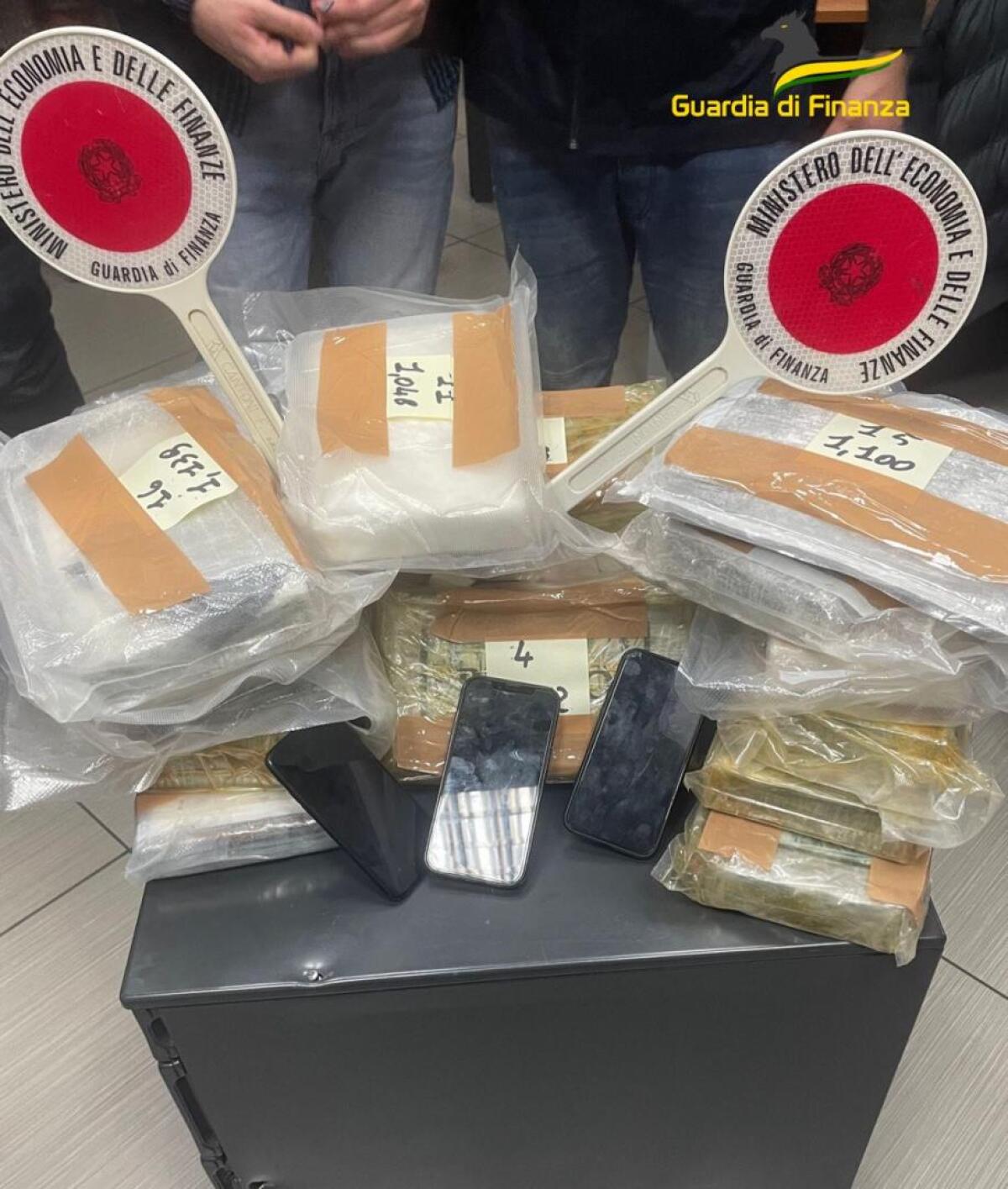 Sequestrati oltre 18 chili di cocaina, due persone arrestate - 