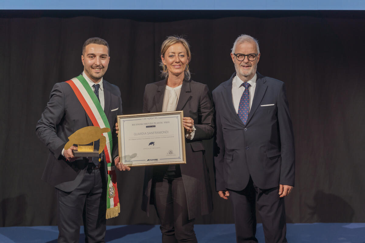 Otto i Comuni campani che hanno ottenuto il premio Plastic Free 2023 - 