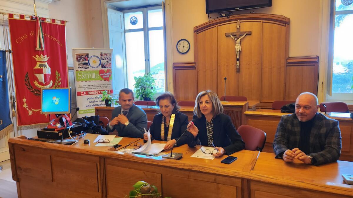 Consegnati i computer donati da due associazioni a 15 famiglie indigenti - 