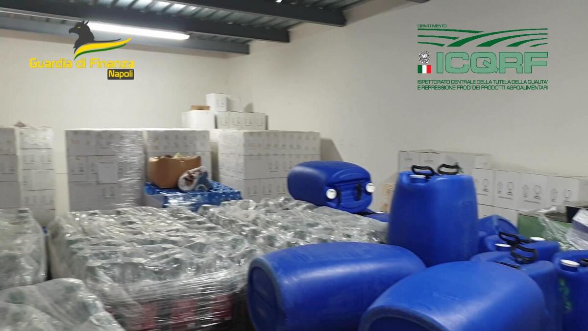 Adulterazione e contrabbando di prodotti alcolici, 13 ordinanze cautelari personali - 