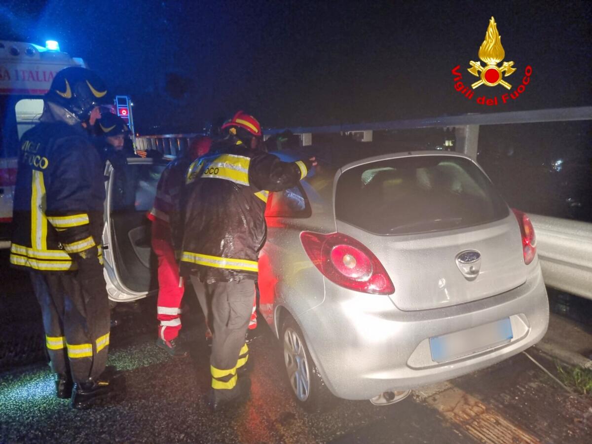 Donna ferita in incidente stradale - 
