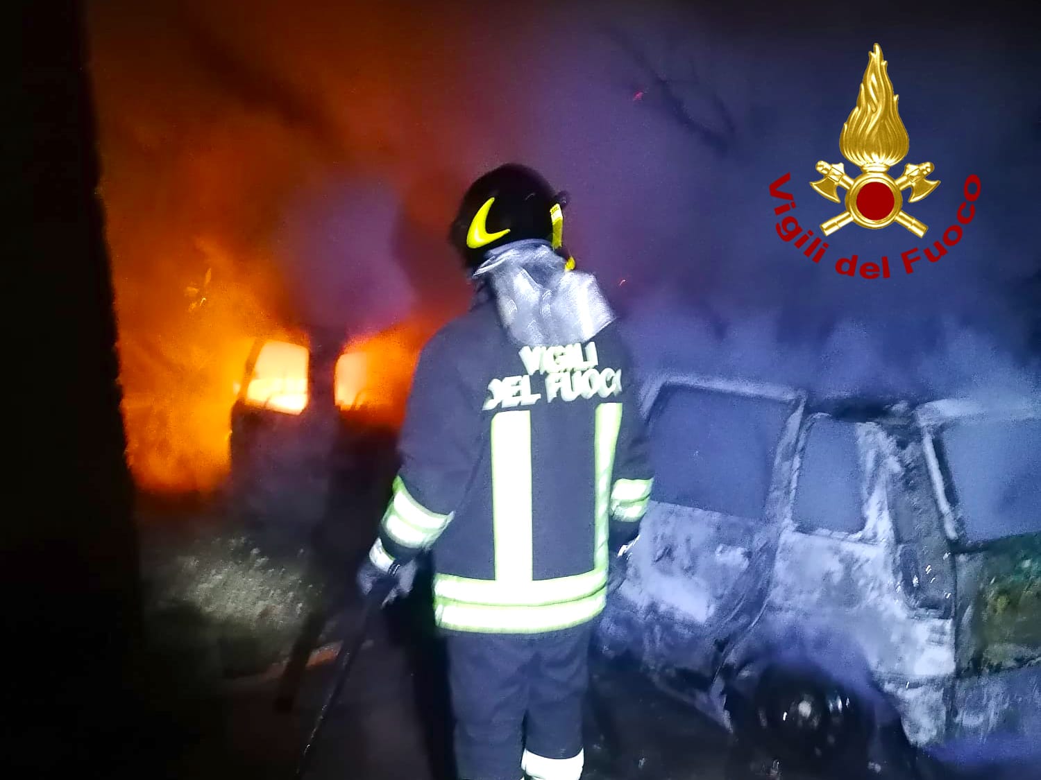 Roccabascerana. Nella notte in fiamme tre autovetture.