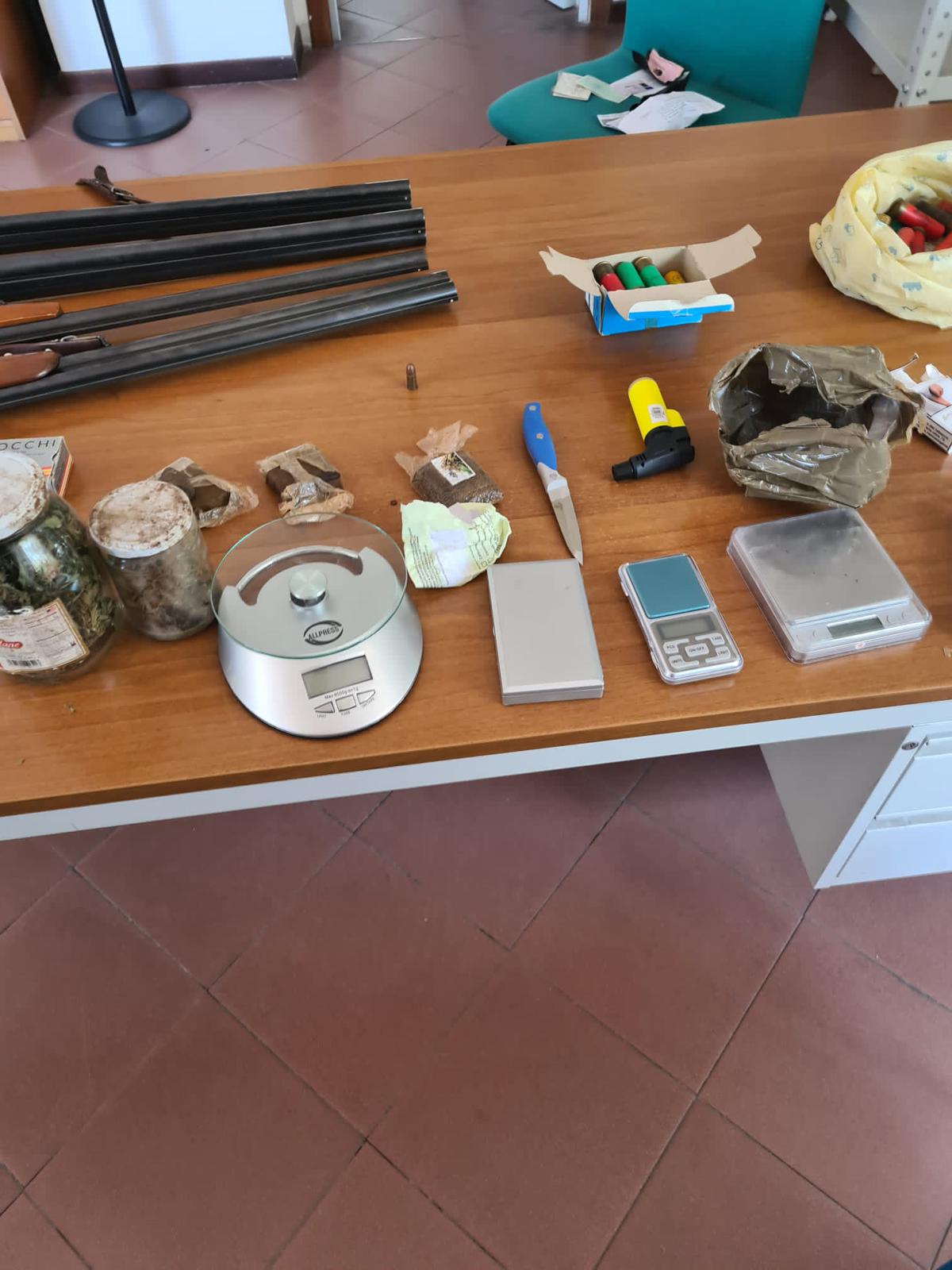Droga e armi, due persone denunciate nel Vallo di Lauro
