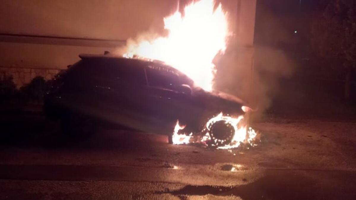 Al Rione Libertà di Benevento in fiamme una Fiat 500 - 