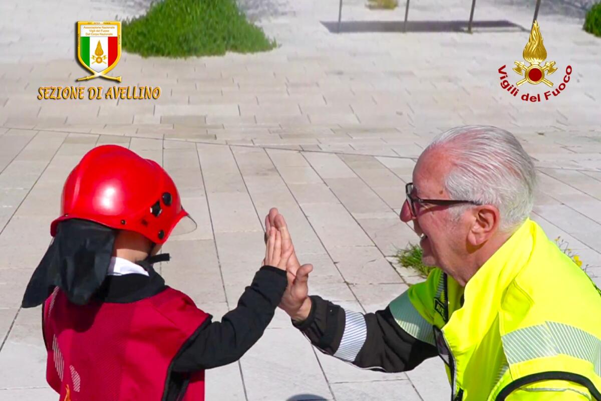 Pompieropoli per i bambini della Scuola dell'infanzia di Valle. - 