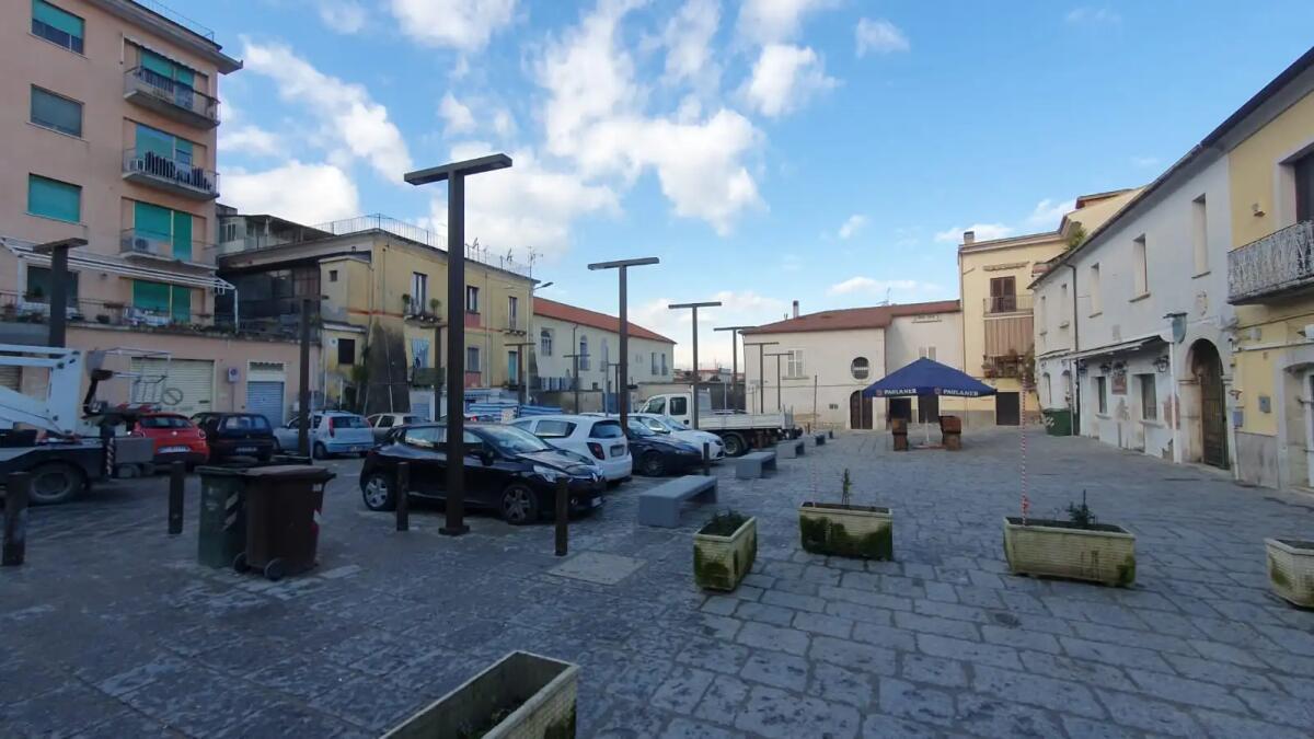 Lavori a piazza Piano di Corte, De Pierro:  respingiamo tiro al bersaglio e gioco al ribasso sui Pics. - 