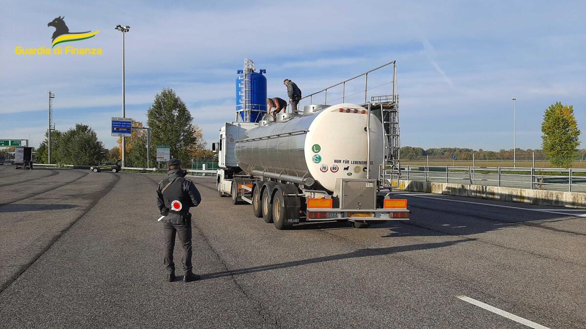 Sequestrati dalle Fiamme Gialle 24 mila litri di gasolio di contrabbando - 