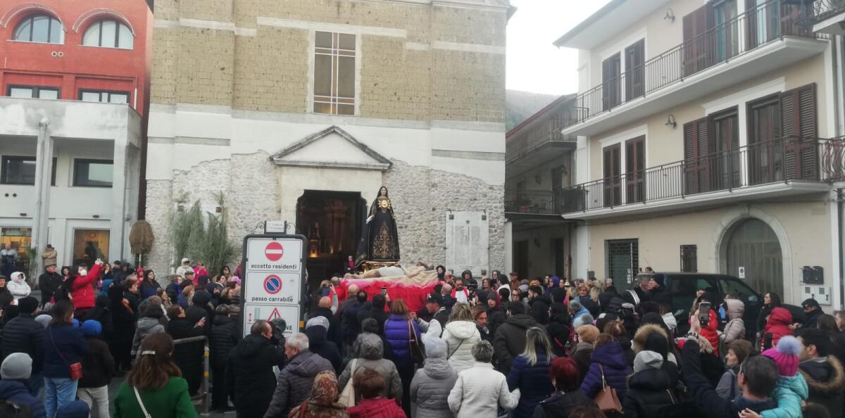 Cervinara. Grande partecipazione di fedeli ai Riti del Venerdi Santo e alla Via Crucis Vivente. - 