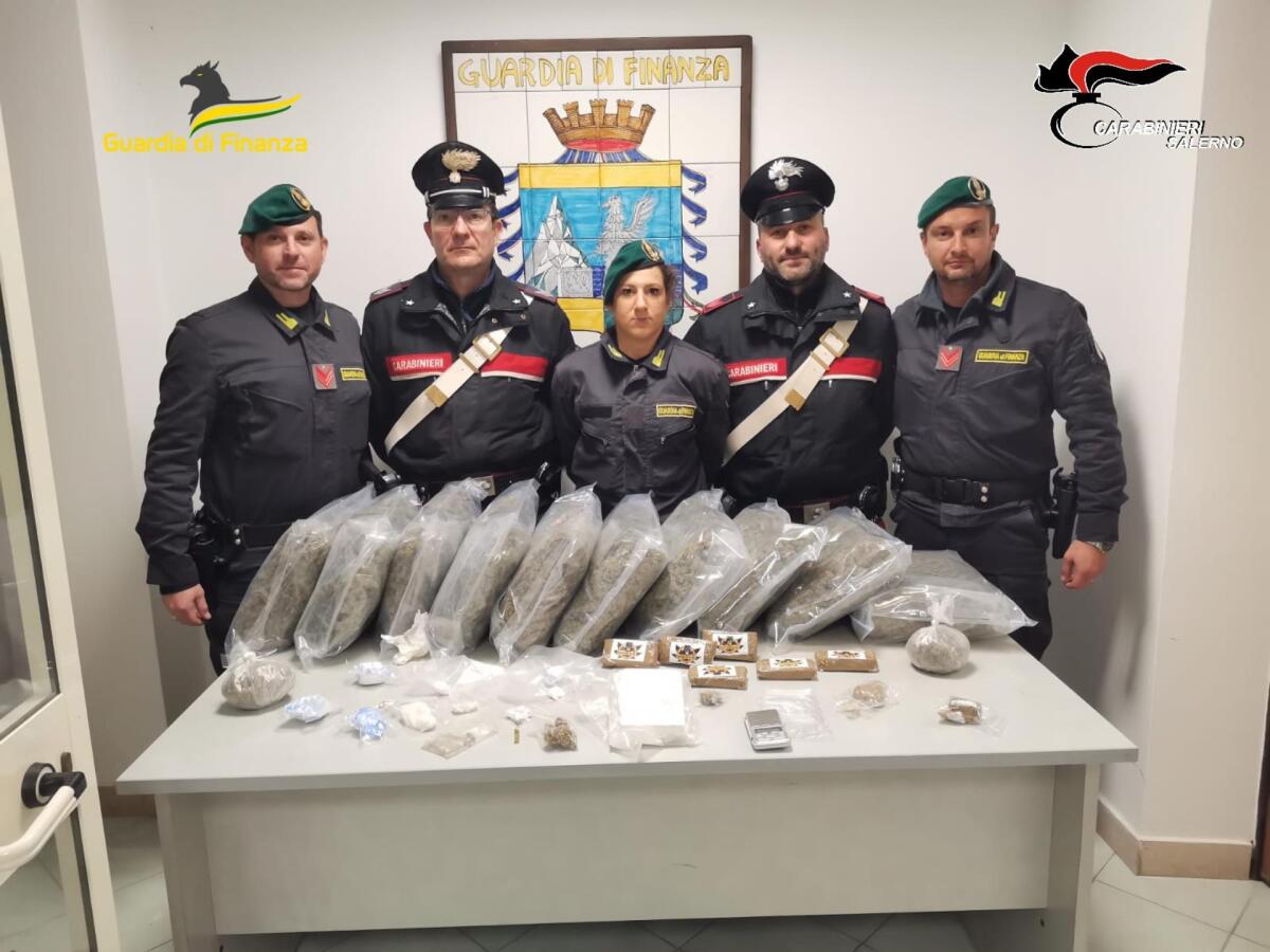 Sequestrati 12 Kg di marijuana, 700 gr. di cocaina pura ed altrettanti di hashish e diverse dosi di crack. - 