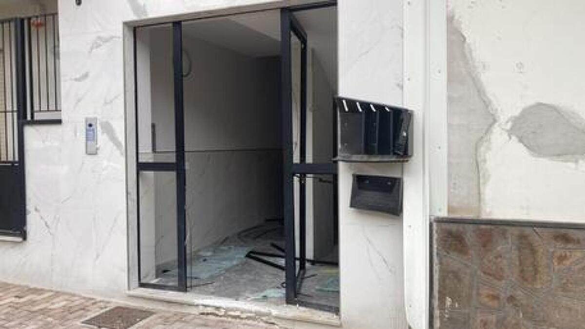 Bomba carta davanti casa di una sindaca nel Salernitano - 