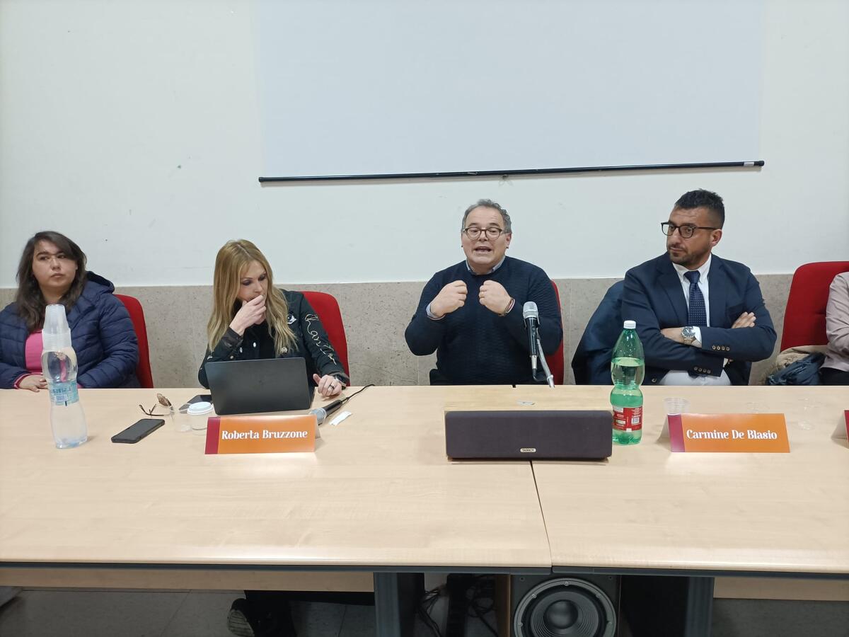 Donne, denunciate: la Famiglia da Sempre un Contesto Difficile - 